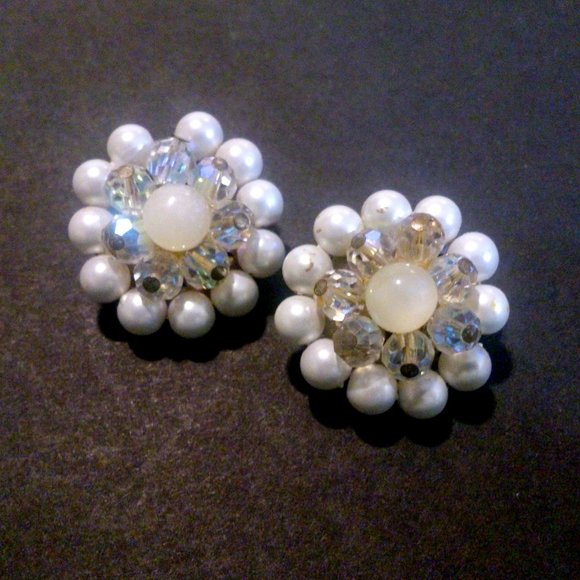 Vintage Faux Pearl AB Bead Cluster Clip Earrings - Picture 1 of 4